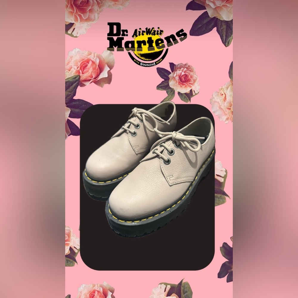 Women's Cream Lace-Up dr. Martens